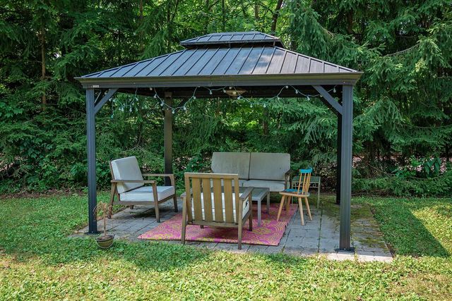 14825 Woodbridge ROAD, Brookfield, WI 53005