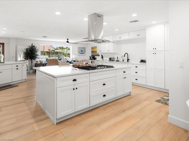 337 Mooring Line DR, Naples, FL 34102