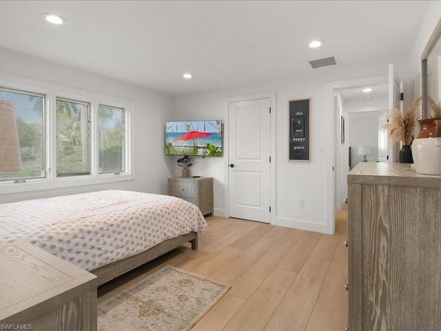 337 Mooring Line DR, Naples, FL 34102