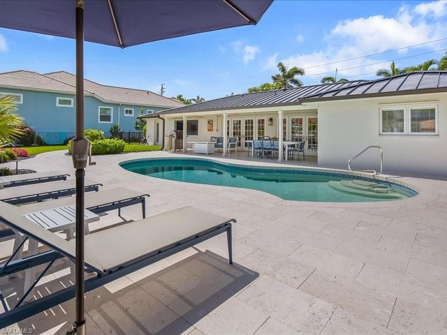 337 Mooring Line DR, Naples, FL 34102