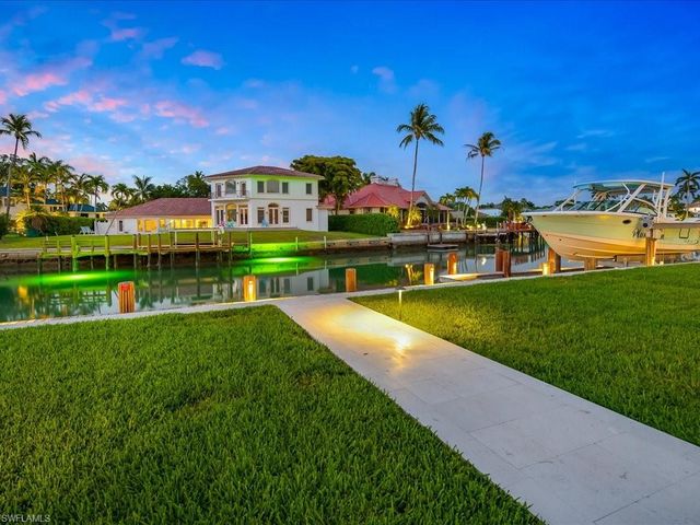 337 Mooring Line DR, Naples, FL 34102