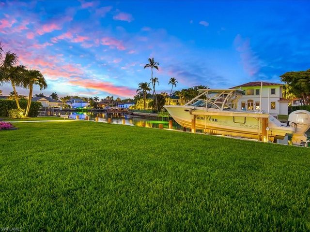 337 Mooring Line DR, Naples, FL 34102