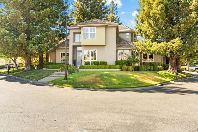 11 Lake Harbor Ct, Sacramento, CA 95831