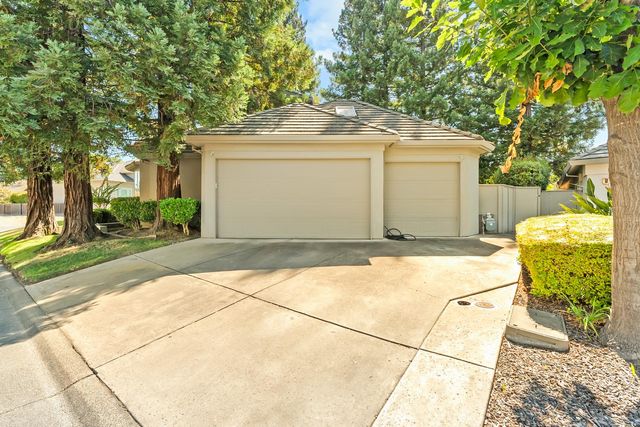 11 Lake Harbor Ct, Sacramento, CA 95831