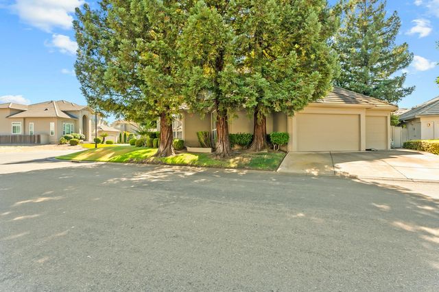 11 Lake Harbor Ct, Sacramento, CA 95831