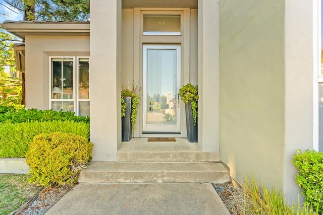11 Lake Harbor Ct, Sacramento, CA 95831
