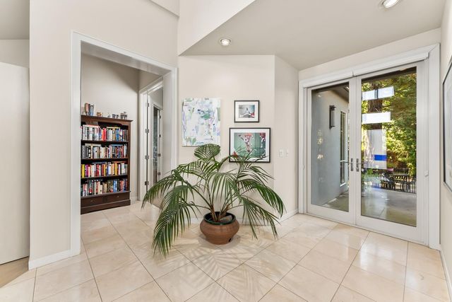 11 Lake Harbor Ct, Sacramento, CA 95831