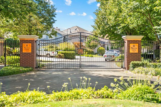 11 Lake Harbor Ct, Sacramento, CA 95831
