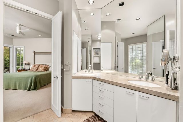 11 Lake Harbor Ct, Sacramento, CA 95831