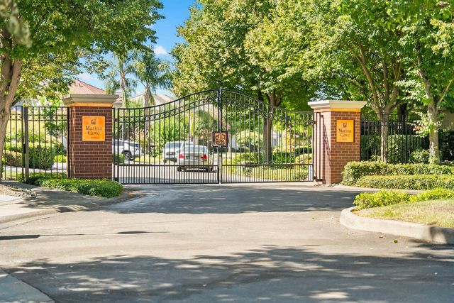 11 Lake Harbor Ct, Sacramento, CA 95831