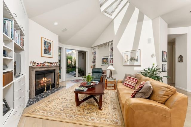 11 Lake Harbor Ct, Sacramento, CA 95831