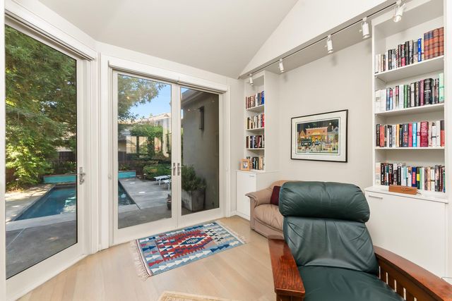 11 Lake Harbor Ct, Sacramento, CA 95831