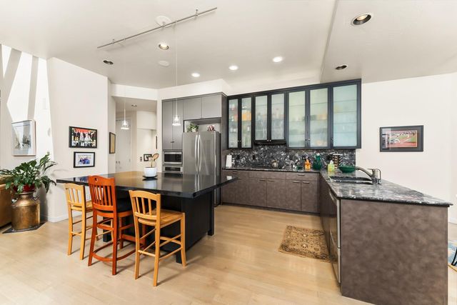 11 Lake Harbor Ct, Sacramento, CA 95831