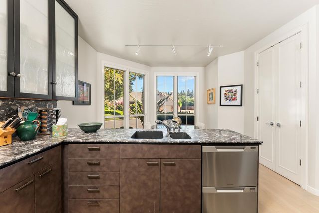 11 Lake Harbor Ct, Sacramento, CA 95831