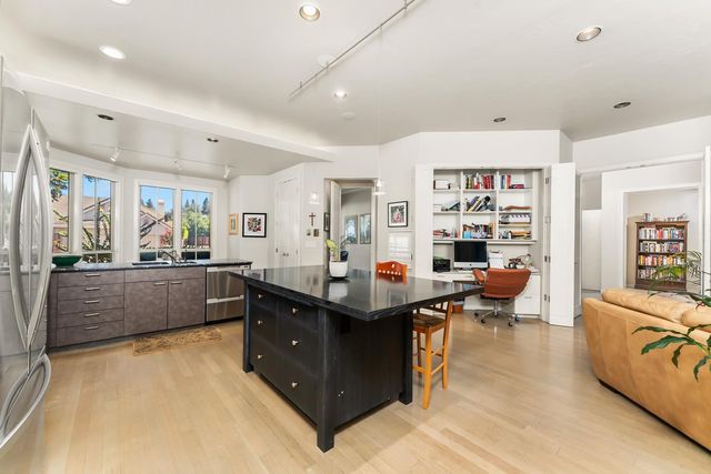 11 Lake Harbor Ct, Sacramento, CA 95831