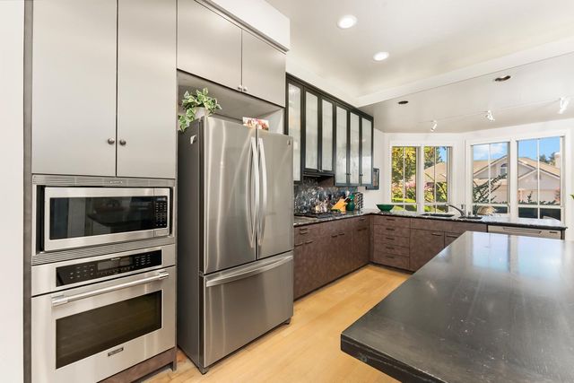11 Lake Harbor Ct, Sacramento, CA 95831