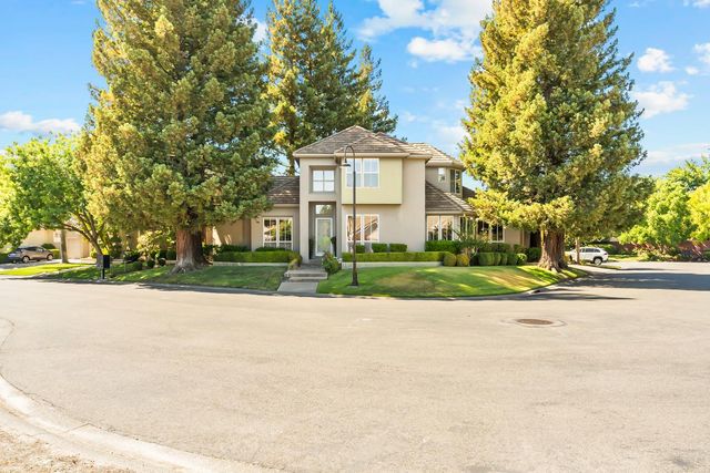 11 Lake Harbor Ct, Sacramento, CA 95831