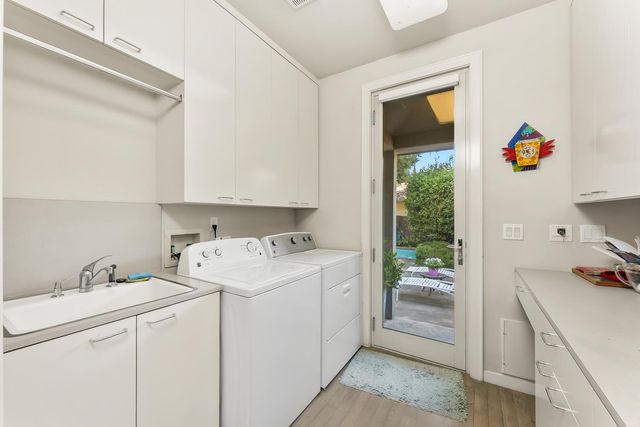 11 Lake Harbor Ct, Sacramento, CA 95831