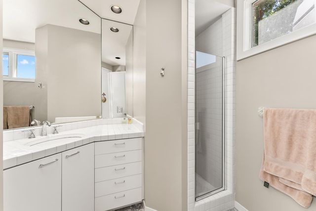 11 Lake Harbor Ct, Sacramento, CA 95831