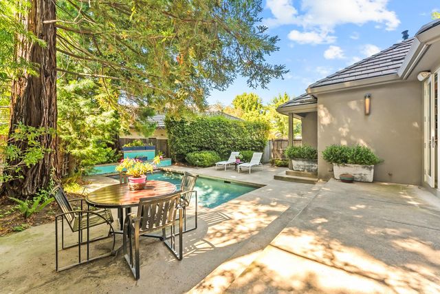 11 Lake Harbor Ct, Sacramento, CA 95831