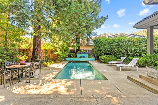 11 Lake Harbor Ct, Sacramento, CA 95831