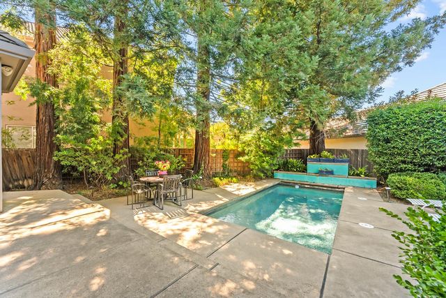11 Lake Harbor Ct, Sacramento, CA 95831