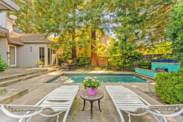 11 Lake Harbor Ct, Sacramento, CA 95831
