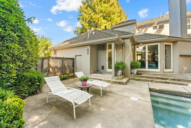 11 Lake Harbor Ct, Sacramento, CA 95831