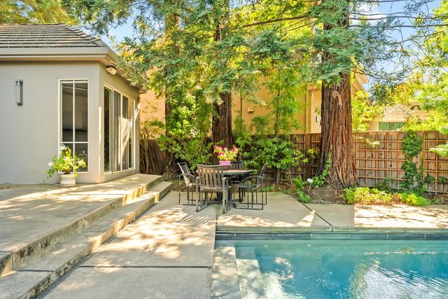 11 Lake Harbor Ct, Sacramento, CA 95831
