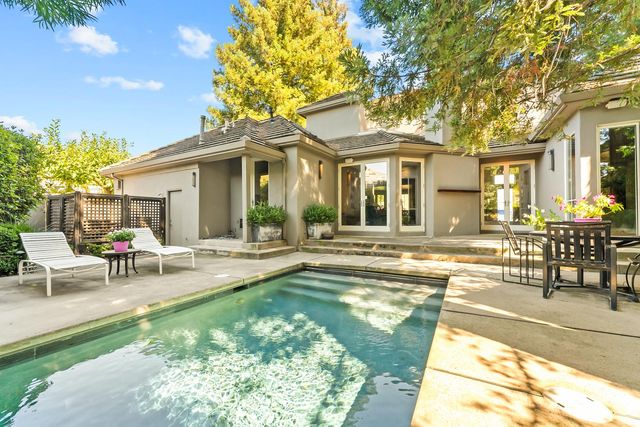 11 Lake Harbor Ct, Sacramento, CA 95831