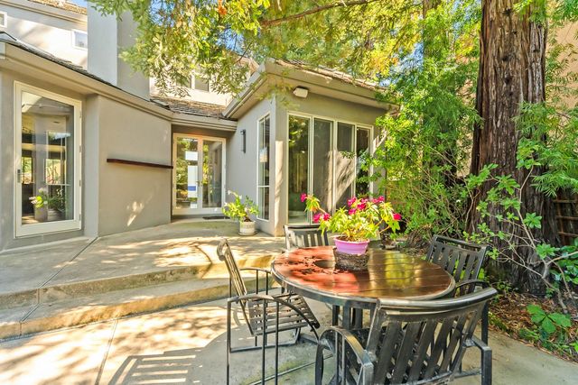 11 Lake Harbor Ct, Sacramento, CA 95831