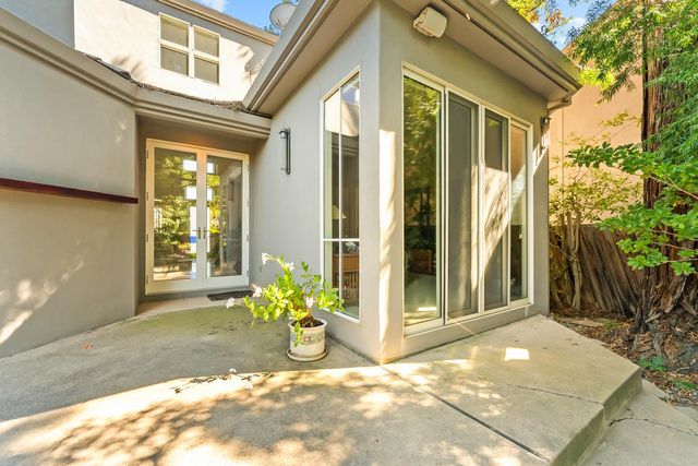 11 Lake Harbor Ct, Sacramento, CA 95831