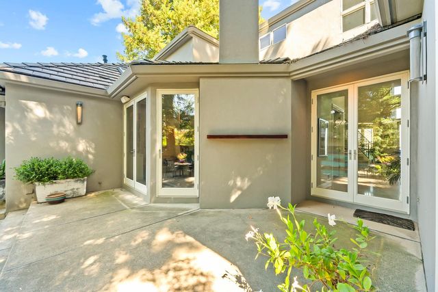 11 Lake Harbor Ct, Sacramento, CA 95831