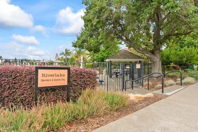 11 Lake Harbor Ct, Sacramento, CA 95831