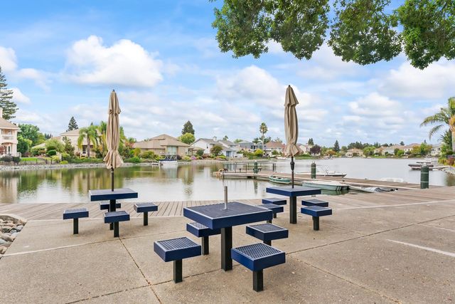11 Lake Harbor Ct, Sacramento, CA 95831