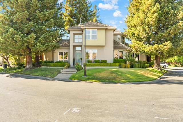 11 Lake Harbor Ct, Sacramento, CA 95831