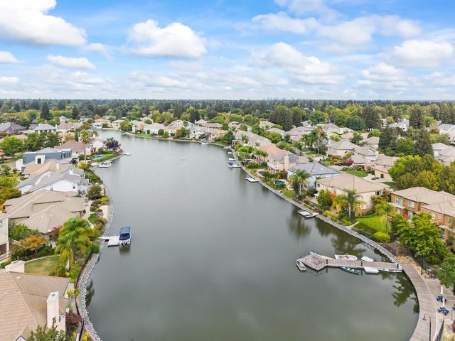 11 Lake Harbor Ct, Sacramento, CA 95831