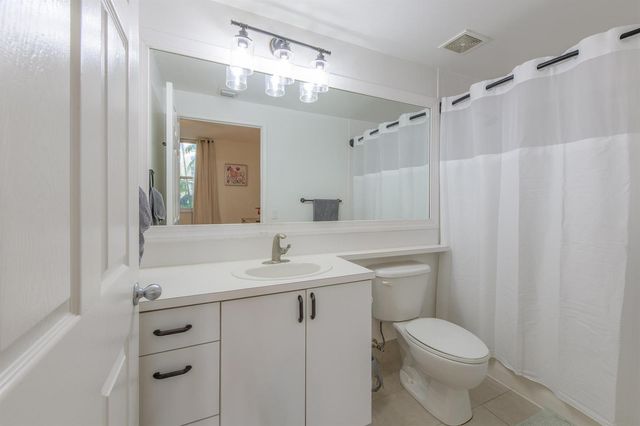 780 S Sapodilla Avenue 206, West Palm Beach, FL 33401
