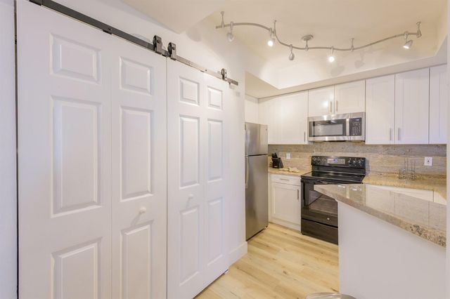 780 S Sapodilla Avenue 206, West Palm Beach, FL 33401