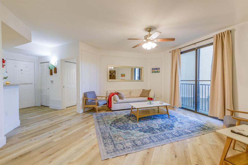 780 S Sapodilla Avenue 206, West Palm Beach, FL 33401