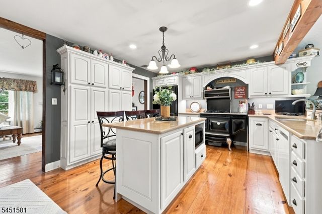 62 Lawrence Rd, Randolph Twp., NJ 07869