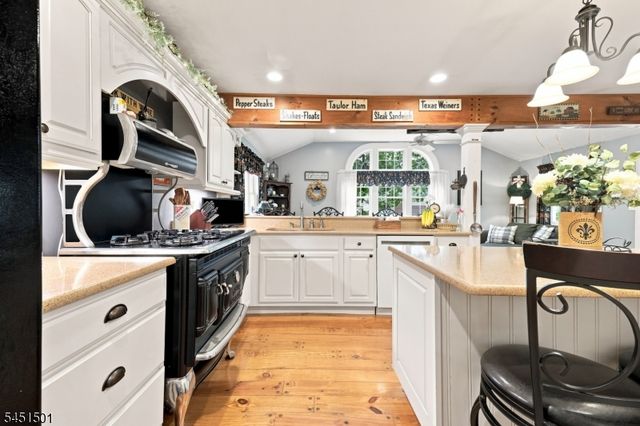 62 Lawrence Rd, Randolph Twp., NJ 07869