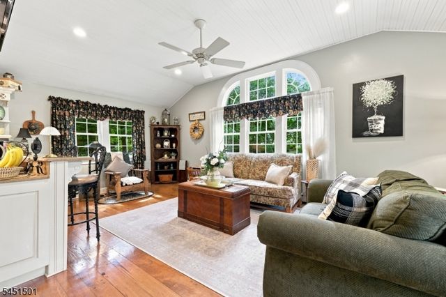 62 Lawrence Rd, Randolph Twp., NJ 07869