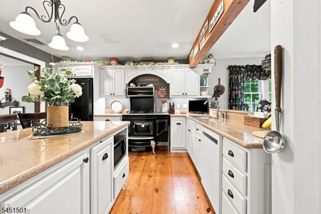 62 Lawrence Rd, Randolph Twp., NJ 07869