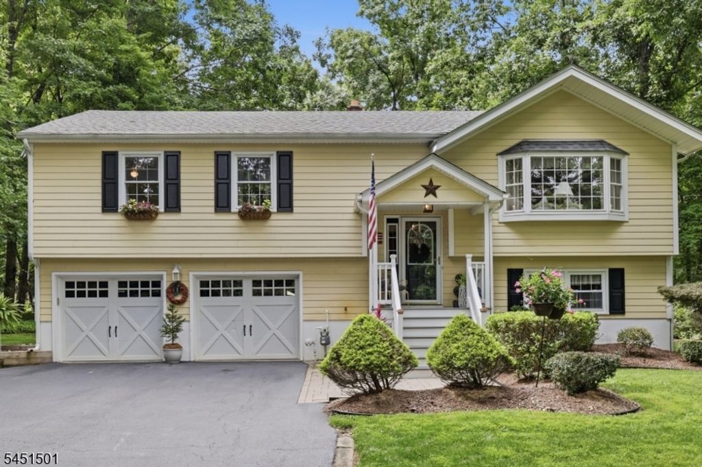 62 Lawrence Rd, Randolph Twp., NJ 07869