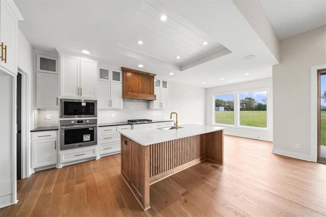 13507 Woodland Ranch Drive, Lee's Summit, MO 64086