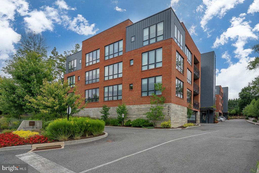 427 E LANCASTER AVE #1301, WAYNE, PA 19087 — exterior