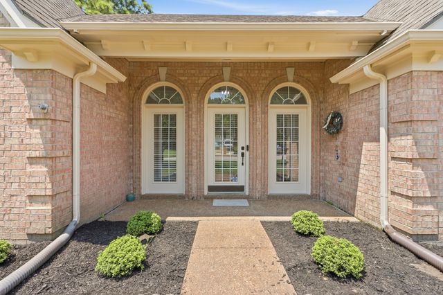 1325 RIVER PINE DR, Collierville, TN 38017