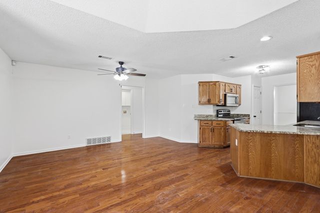 1325 RIVER PINE DR, Collierville, TN 38017