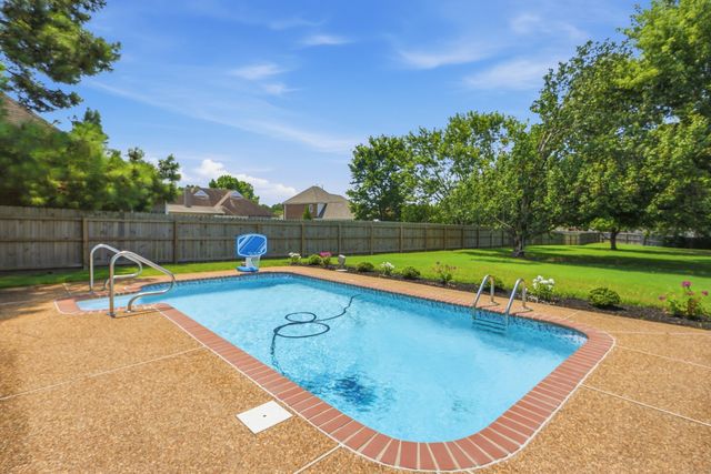1325 RIVER PINE DR, Collierville, TN 38017